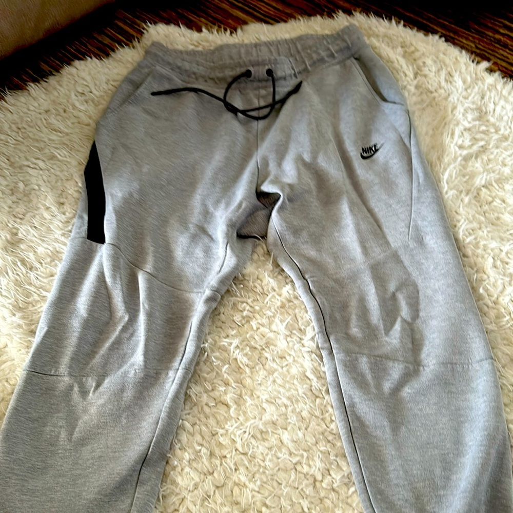Men’s Nike tech fleece grey sweatpants